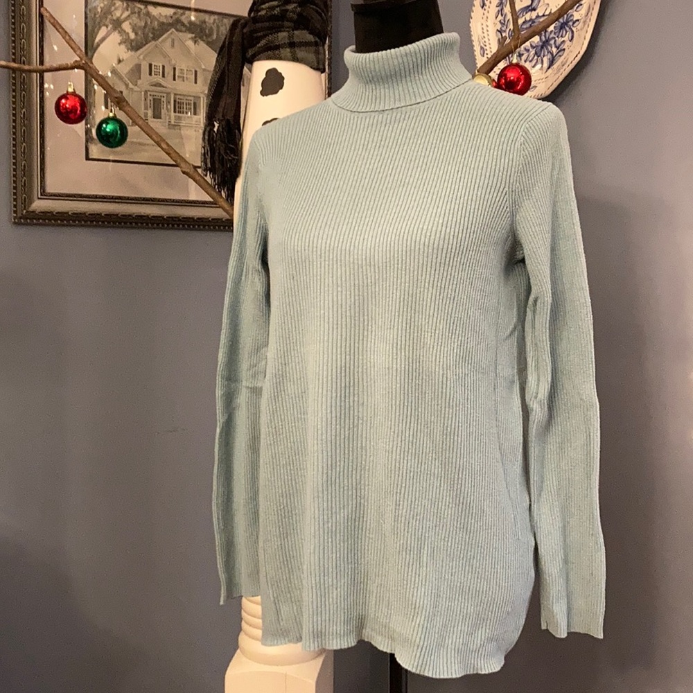Old Navy Aqua turtleneck